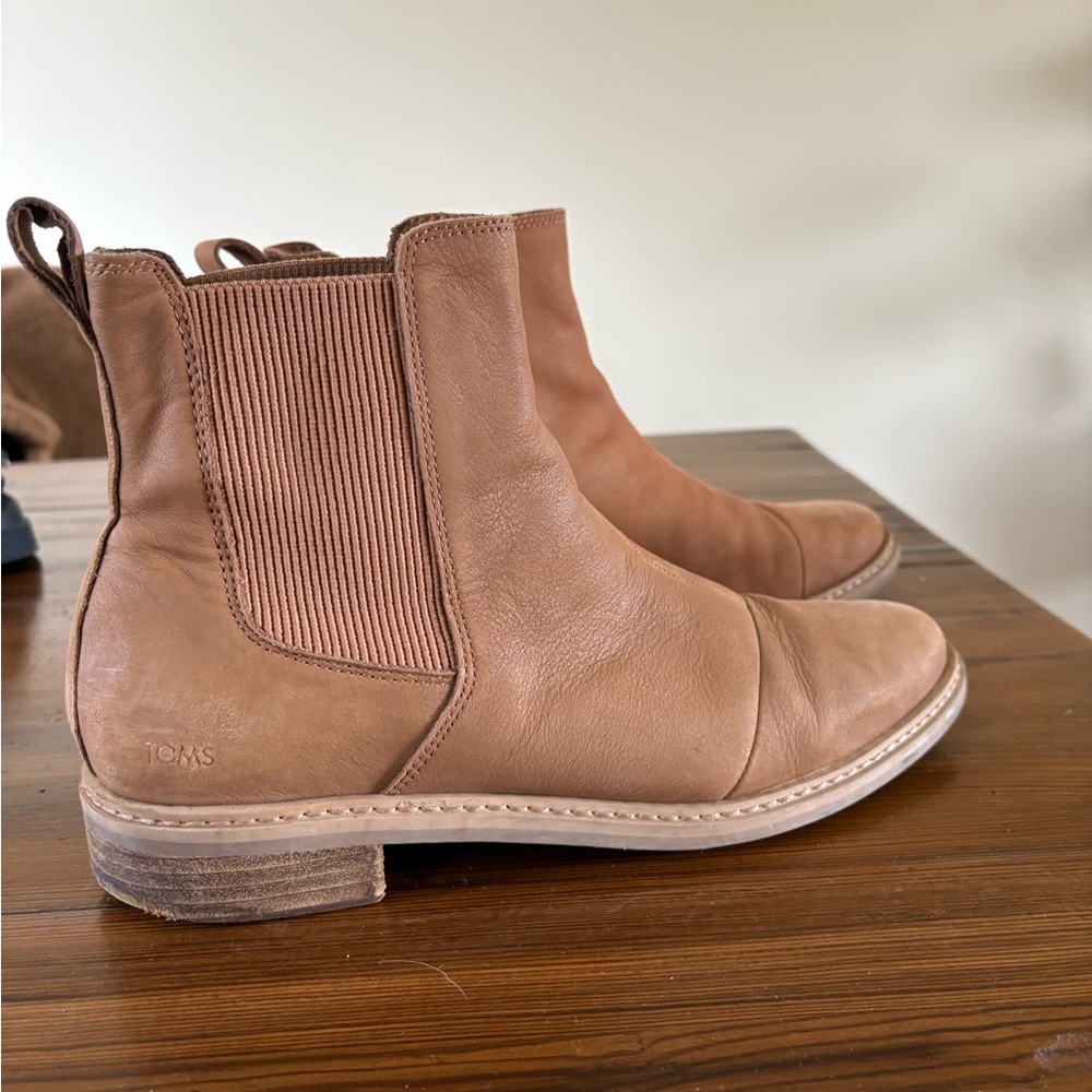 Toms Women's Tan Leather Ankle Boots